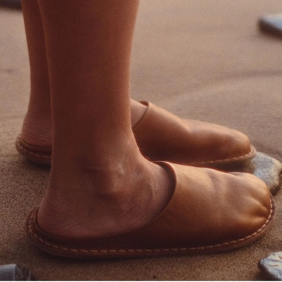 VIBAE Roma Leather Fawn Tan Unisex Outdoor Slipper Slide Women’s size 9 Men’s 6 - Picture 2 of 12